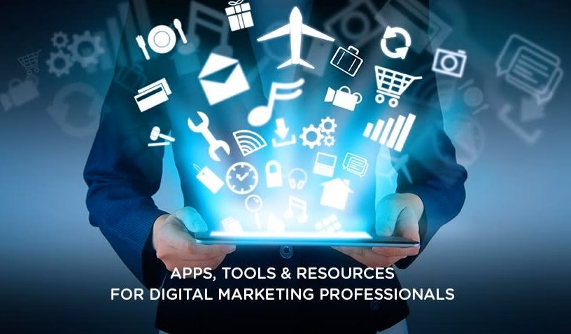 Students receiving certificates from TheCoreSystems – recognized Digital Marketing Institute in Chandigarh